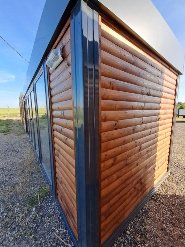 Module Préfabriqué de 13 m2 – Bardage Bois, Toit Plat + Façade Vitrée – Image 10