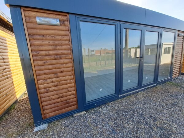 Module Préfabriqué de 13 m2 – Bardage Bois, Toit Plat + Façade Vitrée – Image 3