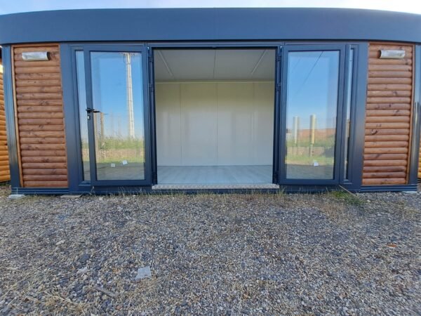 Module Préfabriqué de 13 m2 – Bardage Bois, Toit Plat + Façade Vitrée – Image 4