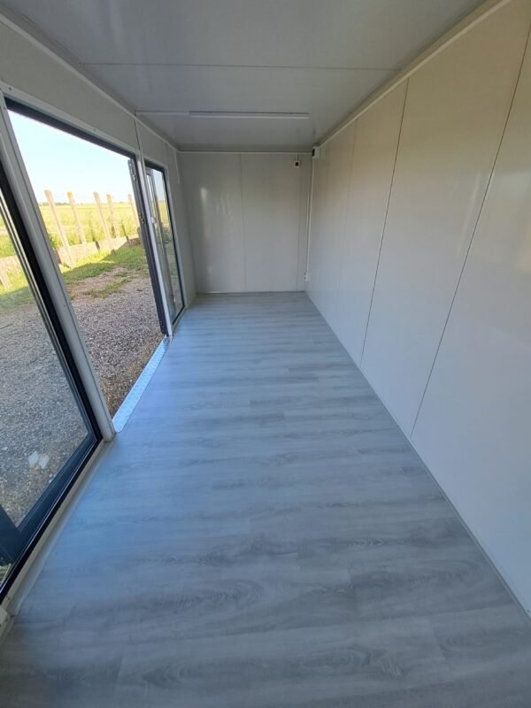 Module Préfabriqué de 13 m2 – Bardage Bois, Toit Plat + Façade Vitrée – Image 7