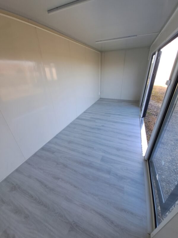 Module Préfabriqué de 13 m2 – Bardage Bois, Toit Plat + Façade Vitrée – Image 8