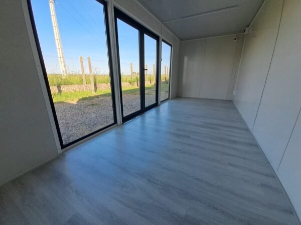 Module Préfabriqué de 13 m2 – Bardage Bois, Toit Plat + Façade Vitrée – Image 9